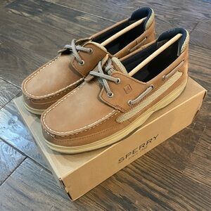 Sperry Lanyard Tan Boat Shoes Boys
Size 6  NWT (box)